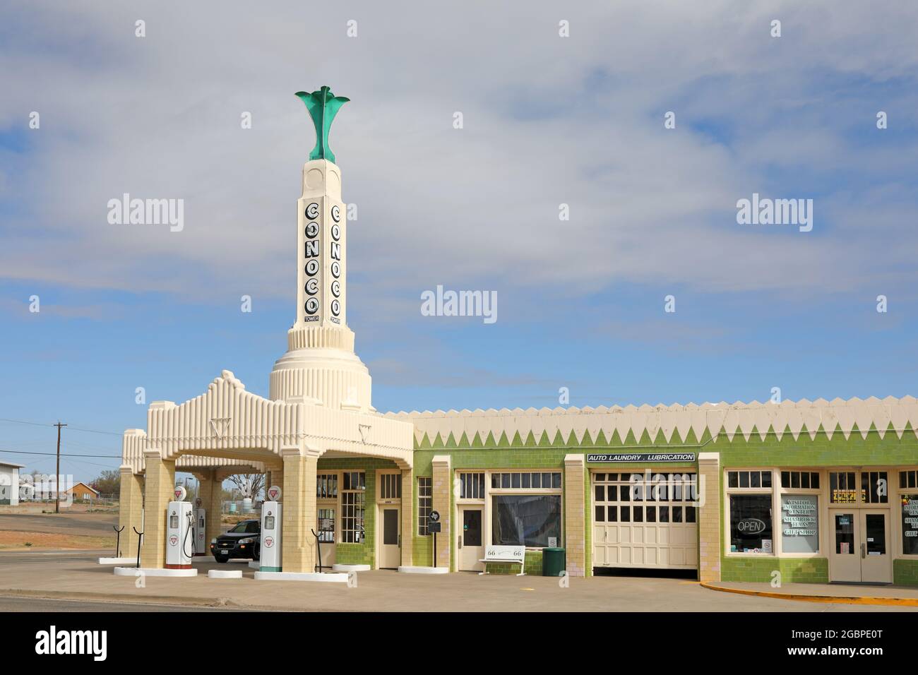 geography / travel, USA, Texas, Shamrock, historic petrol station, Shamrock, route 66, Texas, ADDITIONAL-RIGHTS-CLEARANCE-INFO-NOT-AVAILABLE Stock Photo