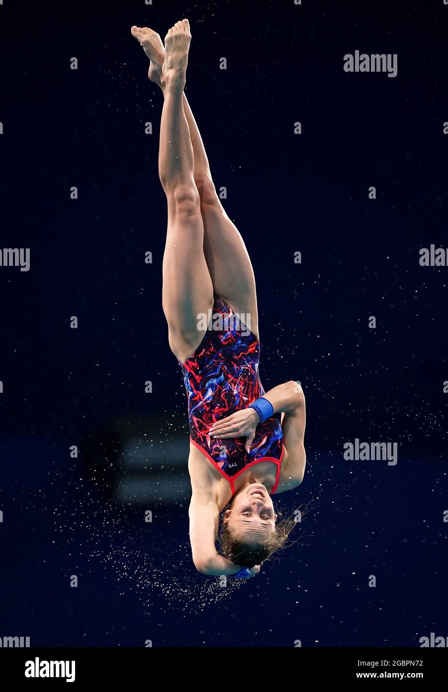 Onalar etaklari ostidagi fotosuratlar