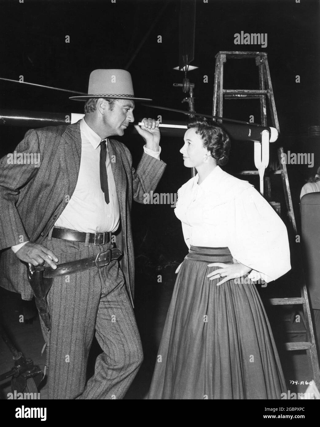 GARY COOPER and PHYLLIS THAXTER on set candid during filming of SPRINGFIELD RIFLE 1952 director ANDRE DE TOTH music Max Steiner cinematography Edwin B. DuPar Warner Bros. Stock Photo