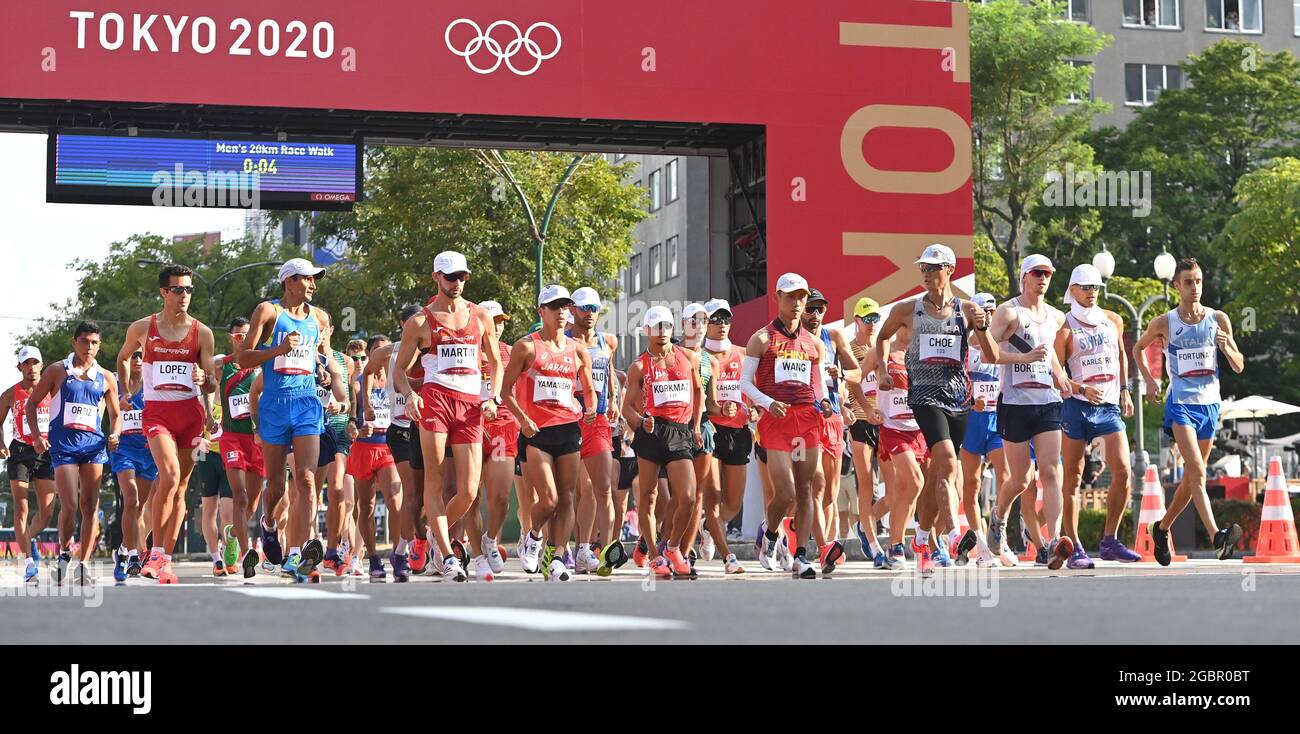 (210805) -- SAPPORO, Aug. 5, 2021 (Xinhua) -- Athletes compete during ...
