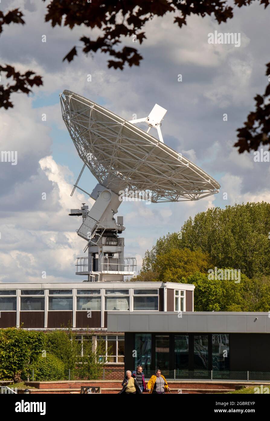 UK, England, Cheshire, Goostrey, University of Manchester, Jodrell Bank, smaller dish on top of control room Stock Photo