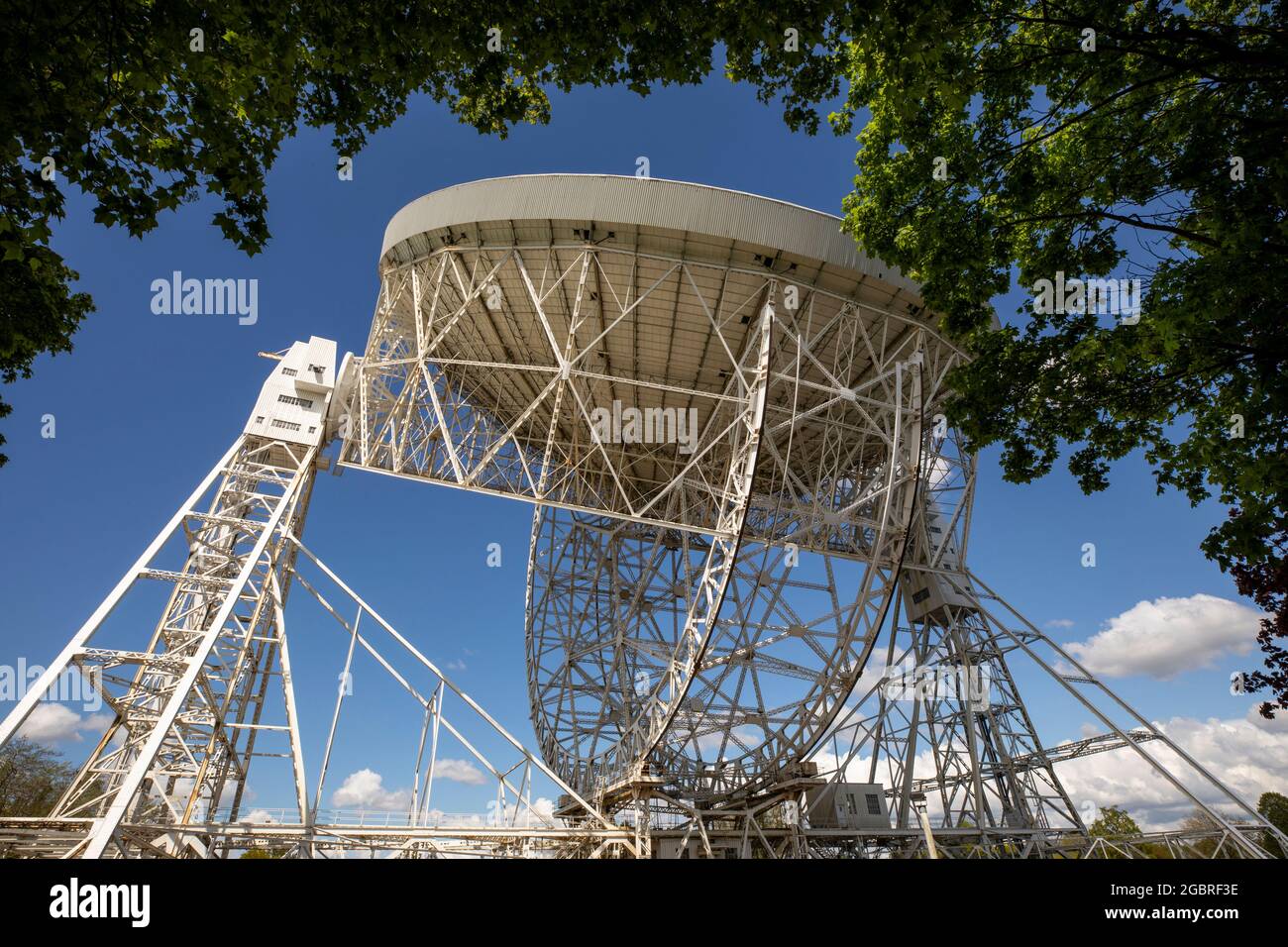 UK, England, Cheshire, Goostrey, University of Manchester, Jodrell Bank, the Lovell Radio Telescope Stock Photo