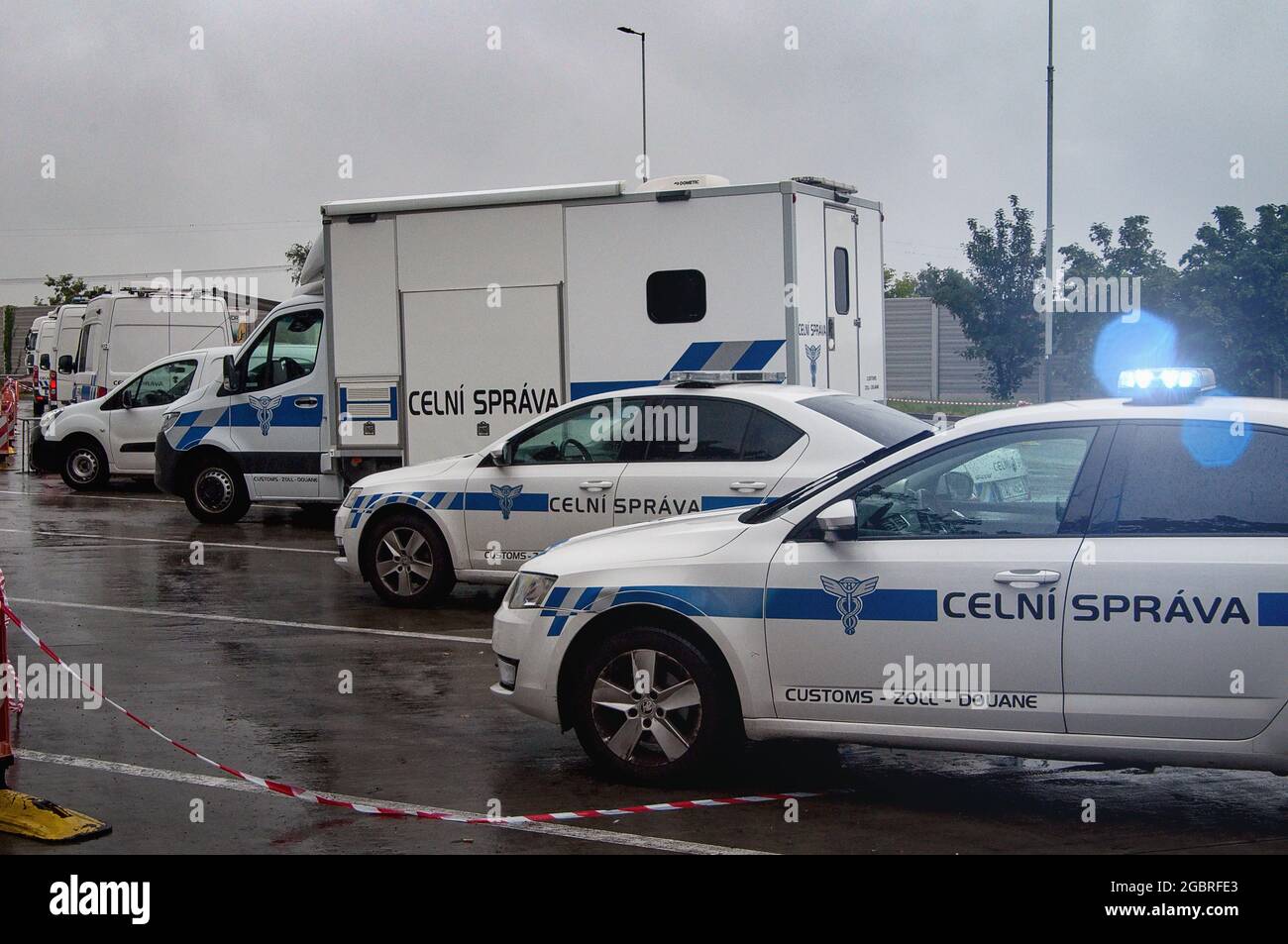 Czech customs officers control trucks with mobile X-ray frame at D1 highway  in Ujezd near Pruhonice, Czech Republic, August 5, 2021 due to drug dealer  Stock Photo - Alamy