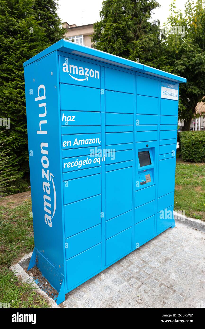 Amazon hub locker hires stock photography and images Alamy