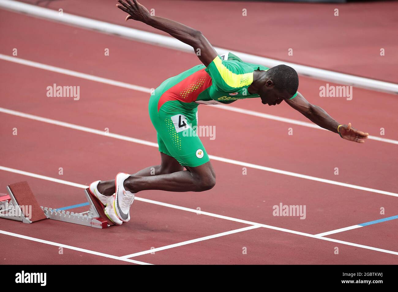 (210805) -- TOKYO, Aug. 5, 2021 (Xinhua) -- Kirani James of Grenada competes during the men's 400m final at Tokyo 2020 Olympic Games, in Tokyo, Japan, Aug. 5, 2021. (Xinhua/Li Gang) Stock Photo