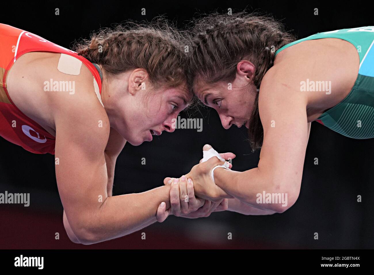 Chiba, Japan. 5th Aug, 2021. Valeria Koblova (L) of ROC combats with Evelina Georgieva Nikolova of Bulgaria during the wrestling women's freestyle 57kg bronze medal match at the Tokyo 2020 Olympic Games in Chiba, Japan, Aug. 5, 2021. Credit: Wang Yuguo/Xinhua/Alamy Live News Stock Photo