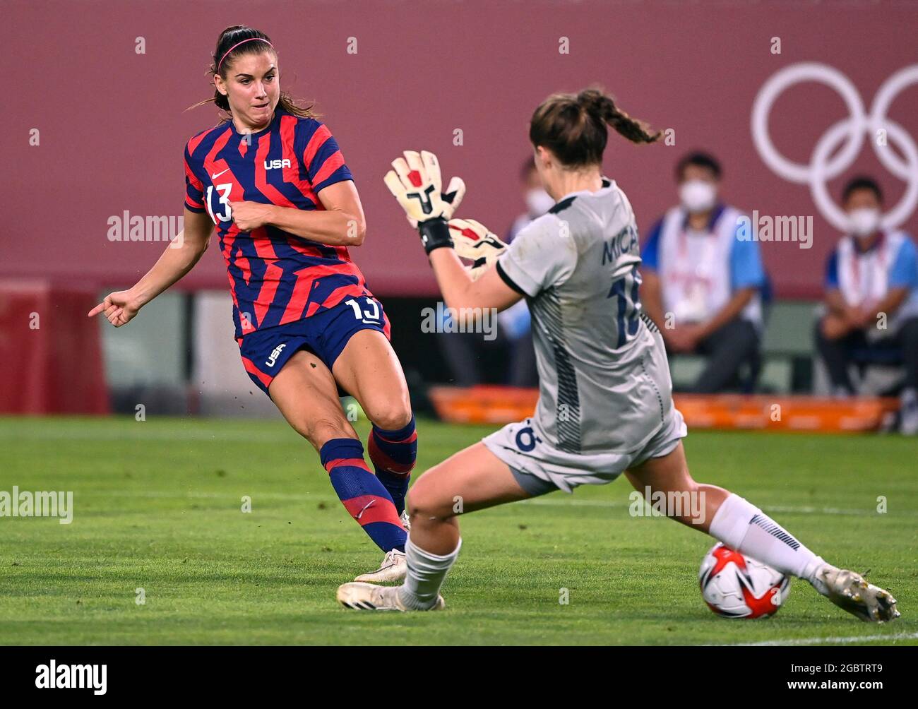 Ibaraki, Japan. 5th Aug, 2021. Kristie Mewis (R) of the United States talks  with Sam Kerr of Australia after the women's football bronze medal match  between the United States and Australia at