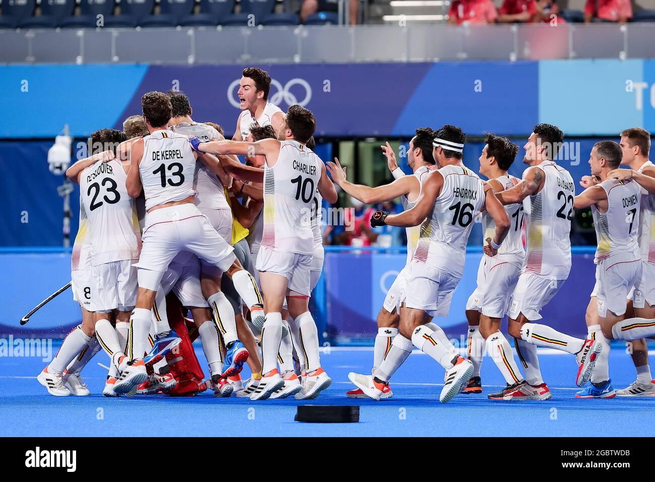 Tokyo, Japan, 5 August, 2021. Belgium players celebrate winning gold during the Men's Hockey Gold Medal match between Australia and Belgium on Day 13 of the Tokyo 2020 Olympic Games. Credit: Pete Dovgan/Speed Media/Alamy Live News Stock Photo