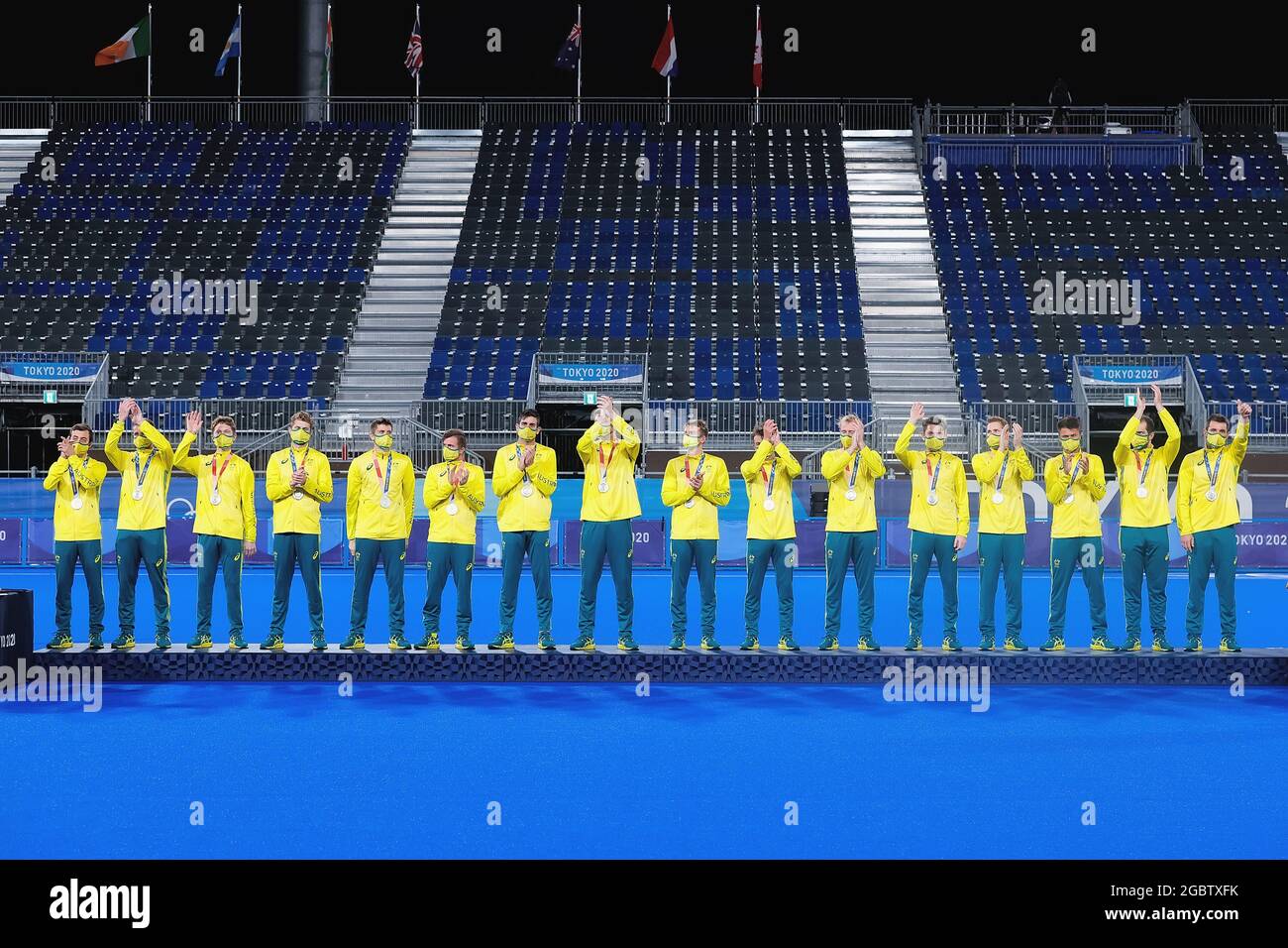 Tokyo, Japan, 5 August, 2021. Team Australia thank their fans during the Men's Hockey Gold Medal match between Australia and Belgium on Day 13 of the Tokyo 2020 Olympic Games. Credit: Pete Dovgan/Speed Media/Alamy Live News Stock Photo