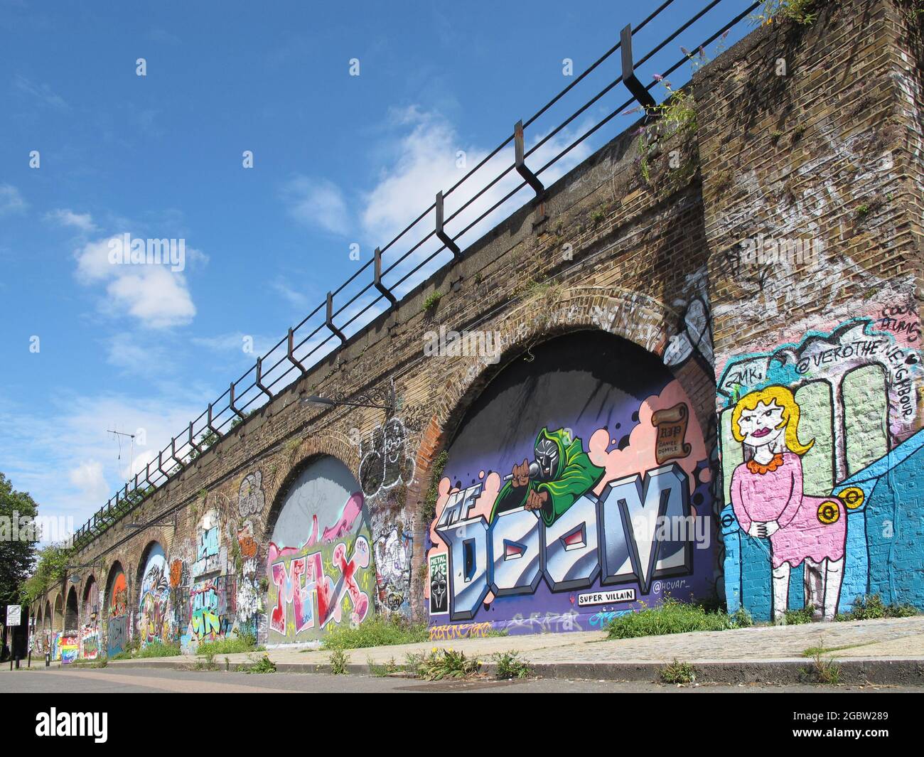 Viaduct graffiti hi res stock photography and images Alamy