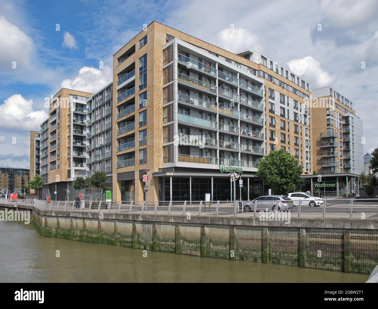 newly-built-apartments-at-the-mouth-of-deptford-creek-greenwich