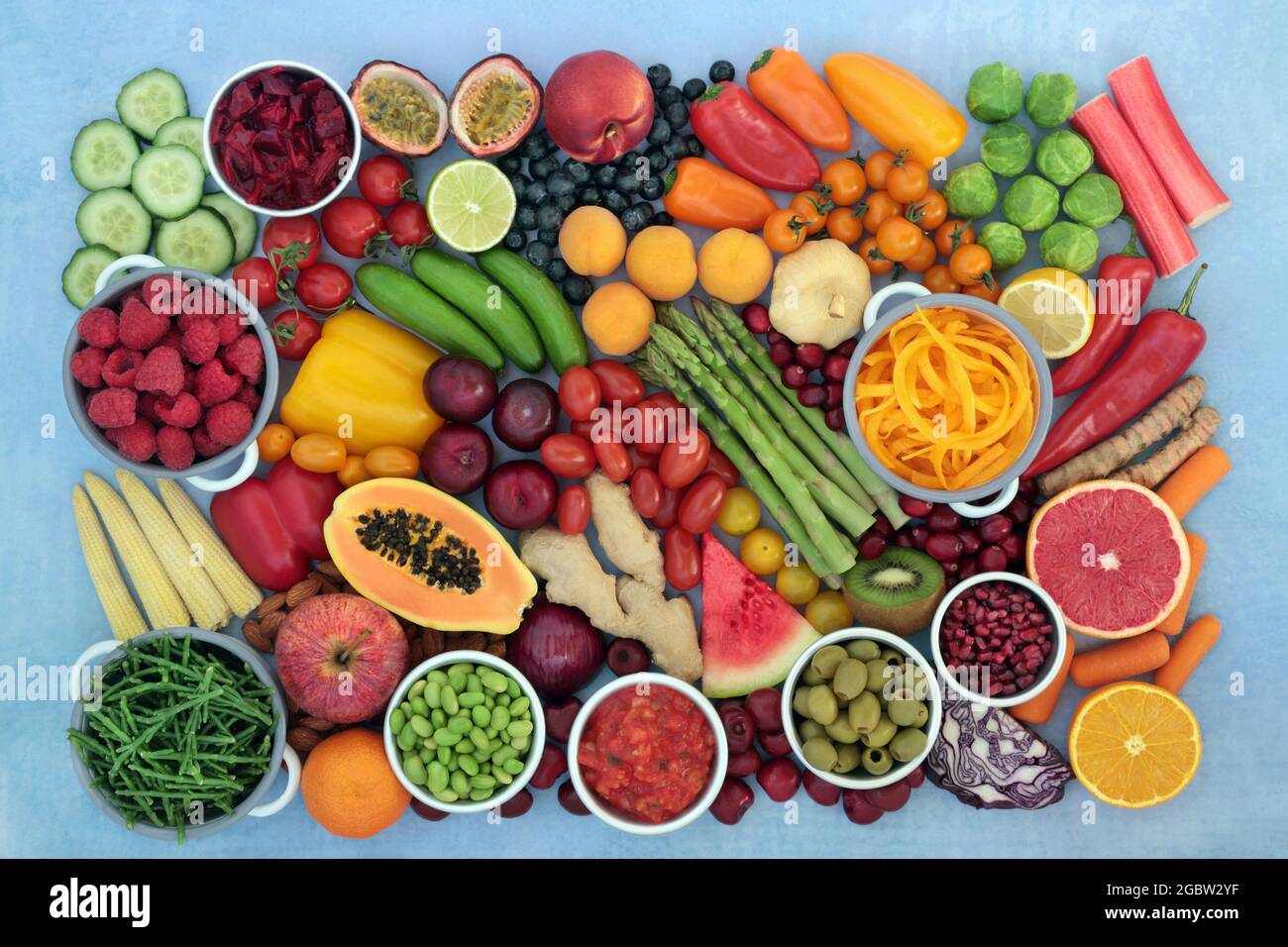 Antioxidant health foods that neutralize free radicals with fruit