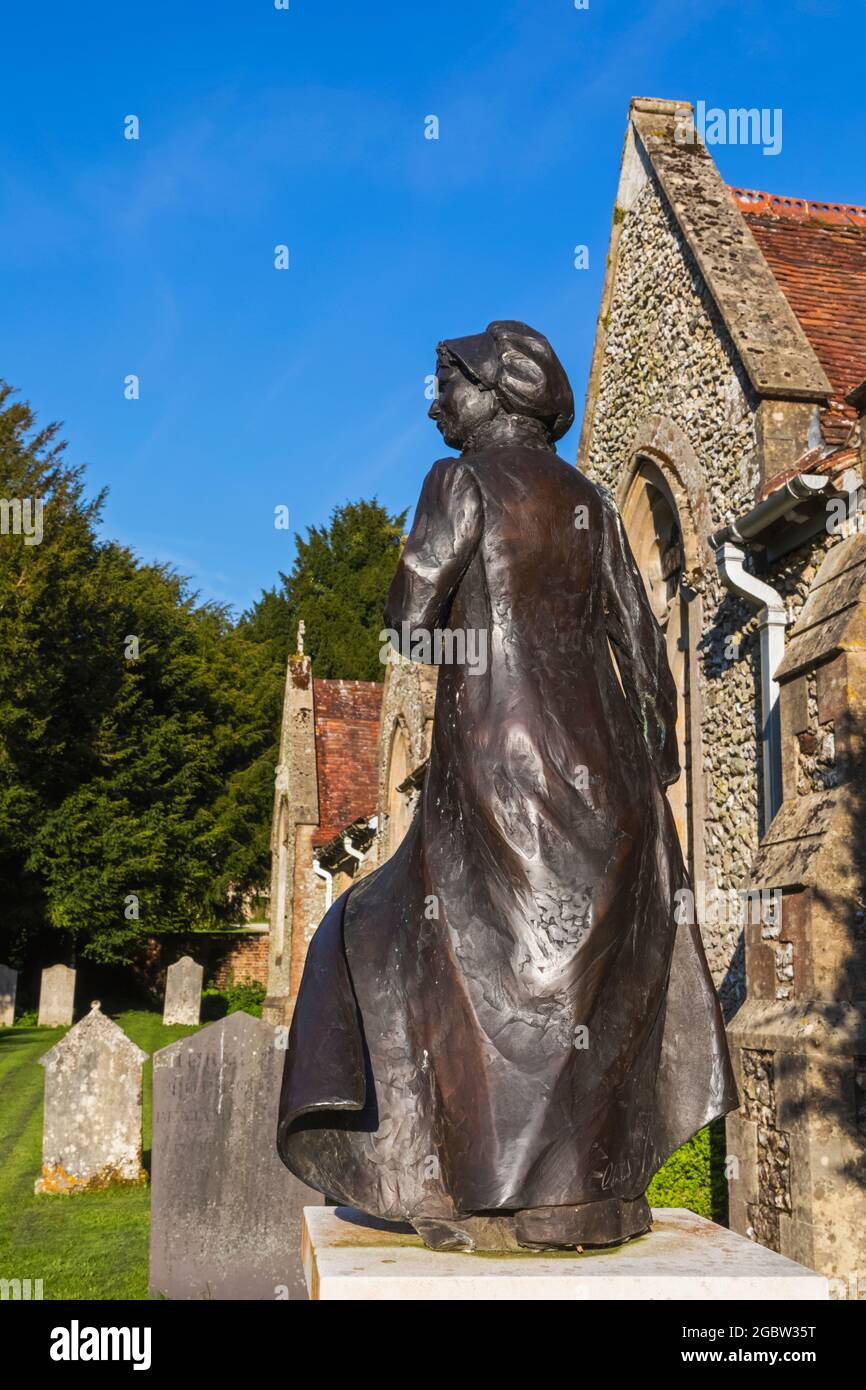 England, Hampshire, Alton,  Chawton, Parish Church of St.Nicholas, Statue of Jane Austen by Sculptor Adam Roud Stock Photo