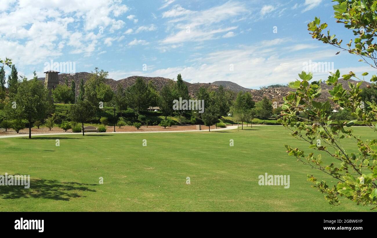 Sunny park atmosphere hi-res stock photography and images - Alamy