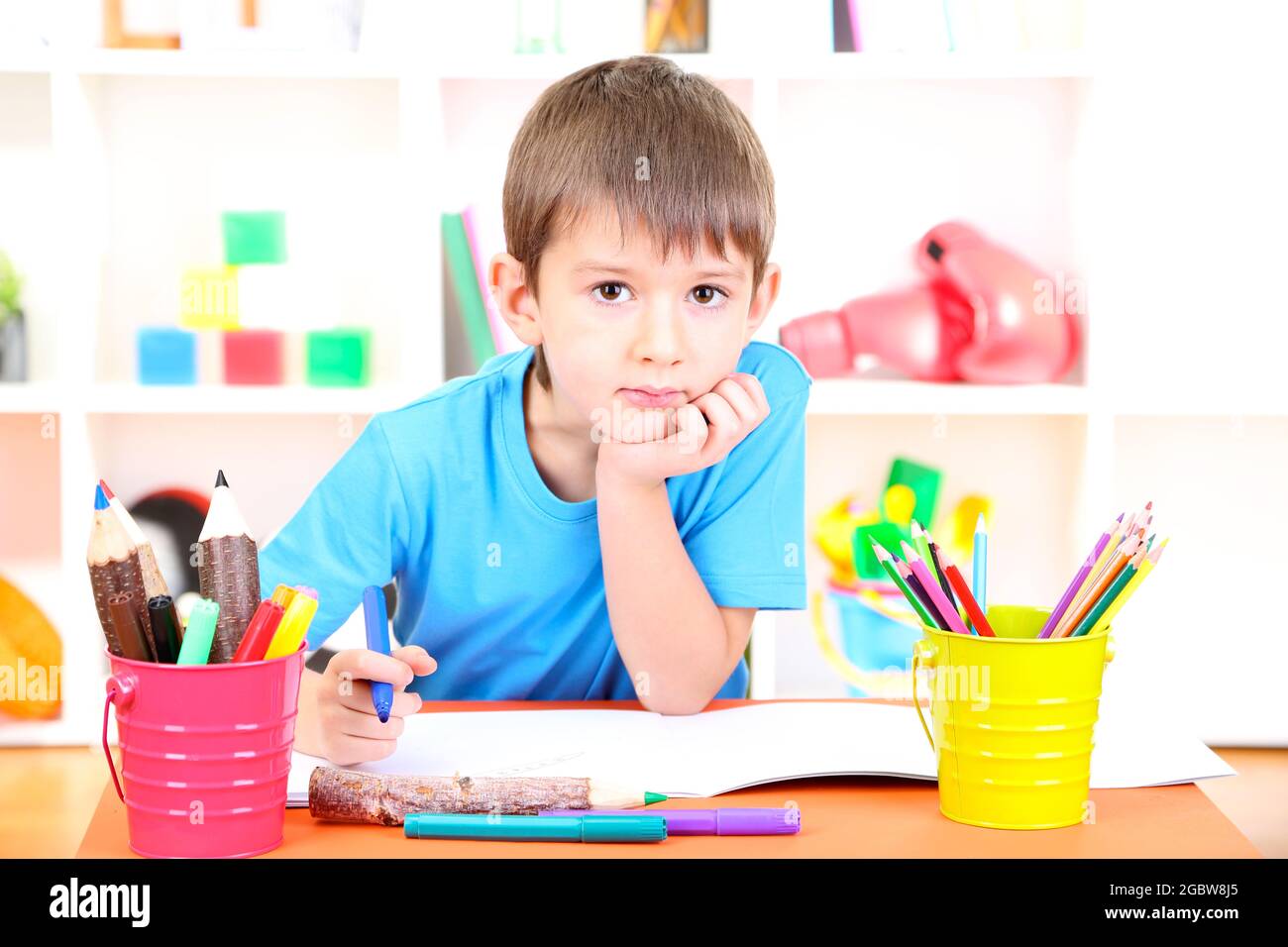 Cute little boy drawing in his album Stock Photo - Alamy
