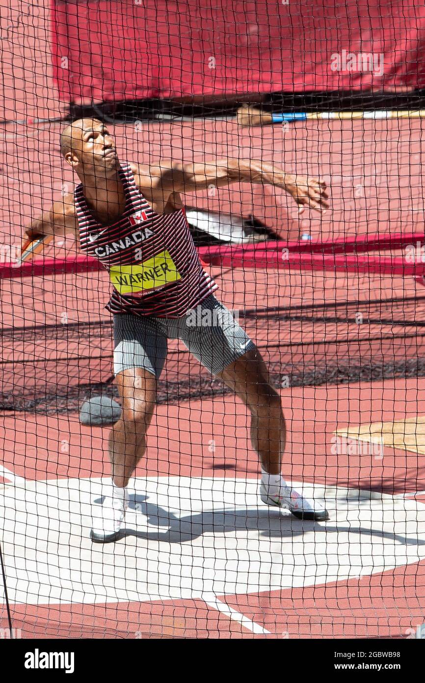 Tokyo, Japan. August 05, 2021 Damian Warner (1440) of Canada throws