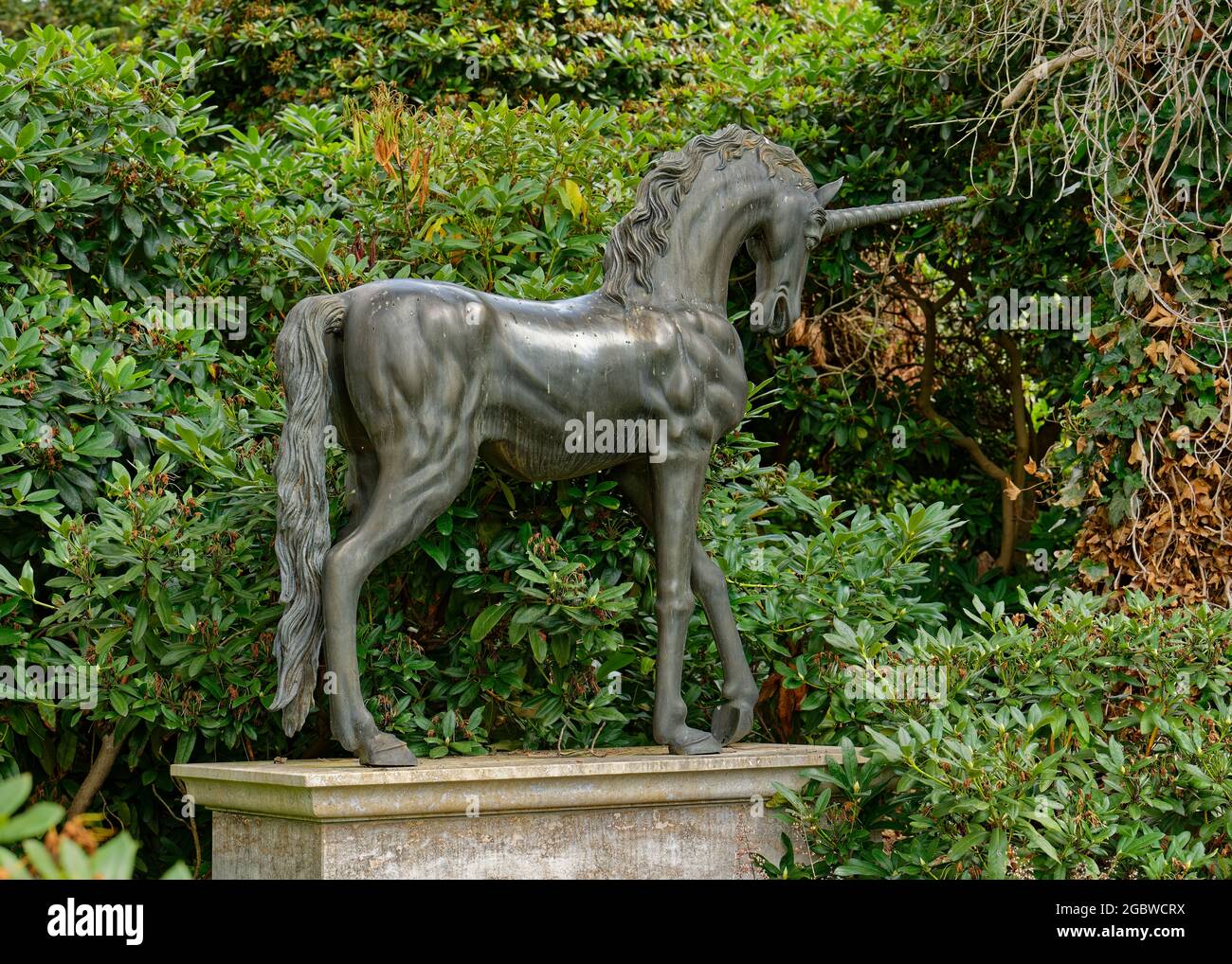 Einhorn aus Bronze, unicorn, allegorical figure, Grabstein, Stadtfriedhof  Stöcken in Hannover, Deutschland / Germany Stock Photo - Alamy