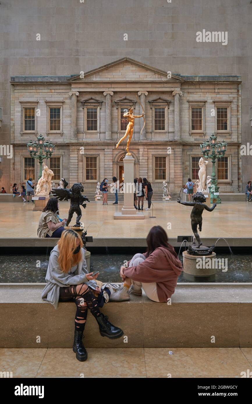 Fountain at the Metropolitan Museum of Art pavilion Stock Photo