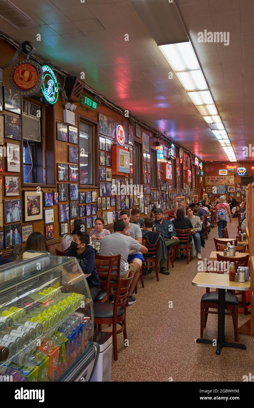 New York Deli Interior Hi Res Stock Photography And Images Alamy