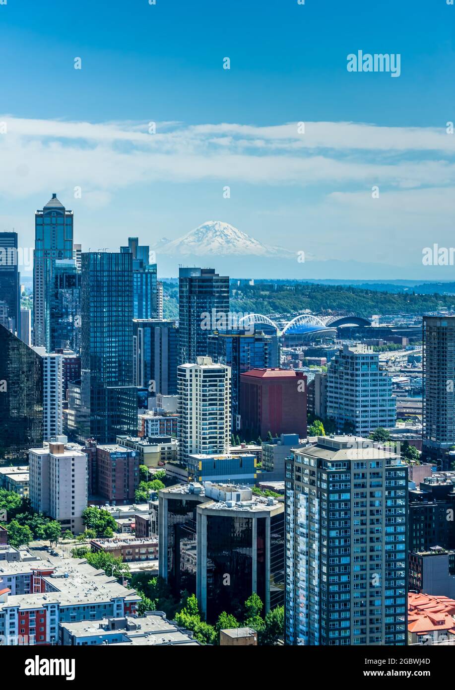 Tall buildings in the distance hi-res stock photography and images