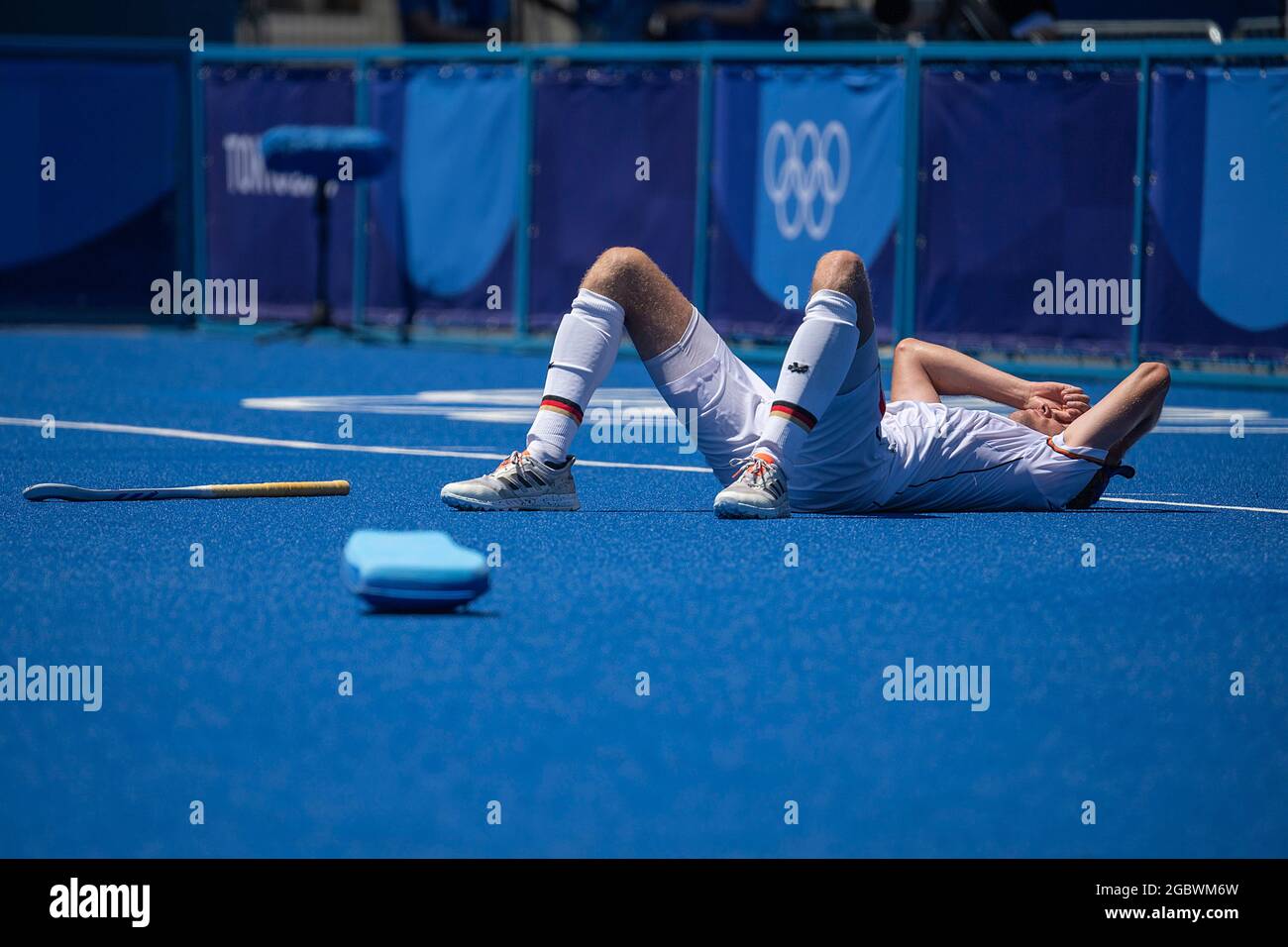 Tokyo, Japan. 05th Aug, 2021. A German player is dejected back on the pitch after the final whistle; Hockey/Men, game for 3rd place, Germany (GER) - India (IND) 4: 5 Olympic Summer Games 2020, from 23.07. - 08.08.2021 in Tokyo/Japan. Credit: dpa/Alamy Live News Stock Photo