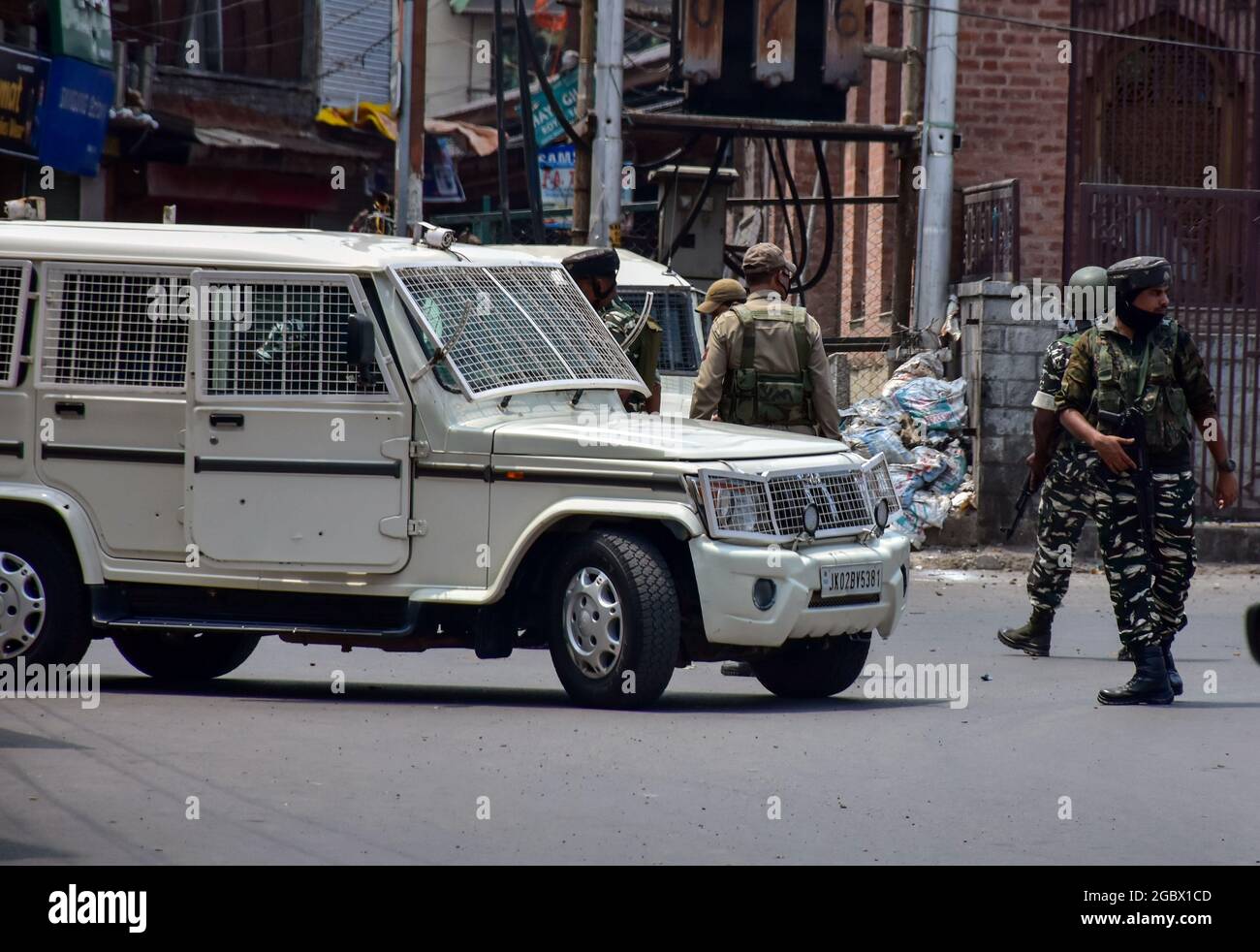 Government forces stand alert after an explosion took place near the Grand Mosque on the second anniversary of the abrogation of autonomous status and statehood in Srinagar.An explosion took place near the Grand Mosque on Thursday, but no losses of life or injury were reported, officials said. They said the explosion, suspected to be an Improvised Explosive Device (IED), took place around noon. The explosion took place on the second anniversary of the abrogation of autonomous status and statehood. (Photo by Saqib Majeed/SOPA Images/Sipa USA) Stock Photo