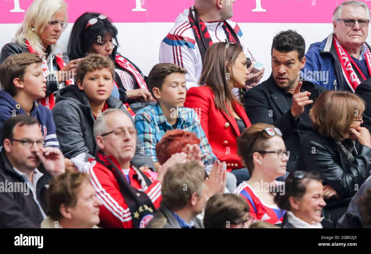 Munich, Germany. 05th Aug, 2021. ARCHIVFOTO : Ex Fussballprofi, DFB Kapitaen Michael BALLACK, mit neuer Freundin, auf der Ehrentribuene, Ehrengaeste, Prominenz, Promi, VIP, Kleidung, Jeans und Kindern Kinder Louis, Jordi, Emilio FC BAYERN Munich - FSV MAINZ 05 (2-0) Fussball 1. Bundesliga, Munich, am 23.05.2015, 34.Spieltag, Saison 2014/2015, 1.Liga, 1.Bundesliga, FCB, Deutscher Meister Credit: Peter Schatz/Alamy Live News Stock Photo