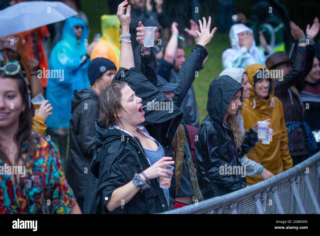 Wilderness Festival, Oxfordshire, UK. 5th Aug, 2021. Revellers enjoy Wilderness Festival despite the rain as the event starts its 10th year. It was postponed in 2020 due to Covid, but has been able to go ahead in 2021 with strict testing in place. Credit: Andrew Walmsley/Alamy Live News Stock Photo