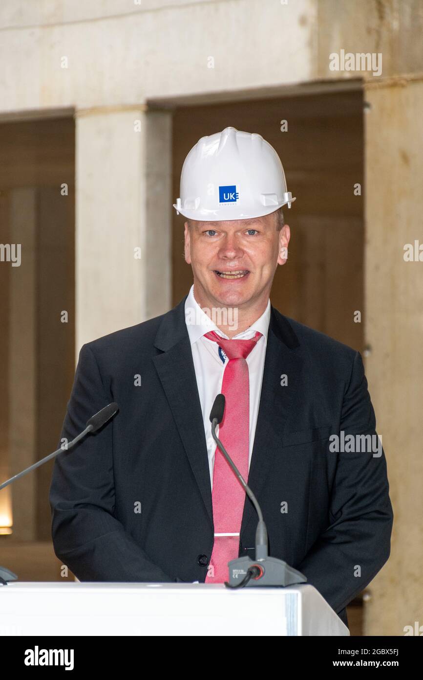 Dr. Detlef Loppow, Geschäftsführer MartiniKlinik beim Richtfest der