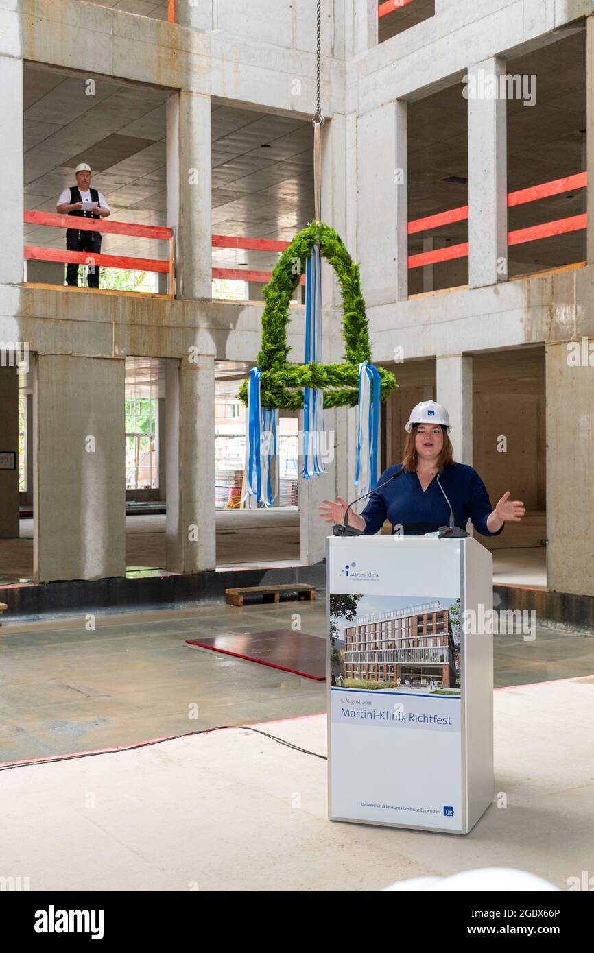 Wissenschaftssenatorin Katharina Fegebank beim Richtfest der Martini