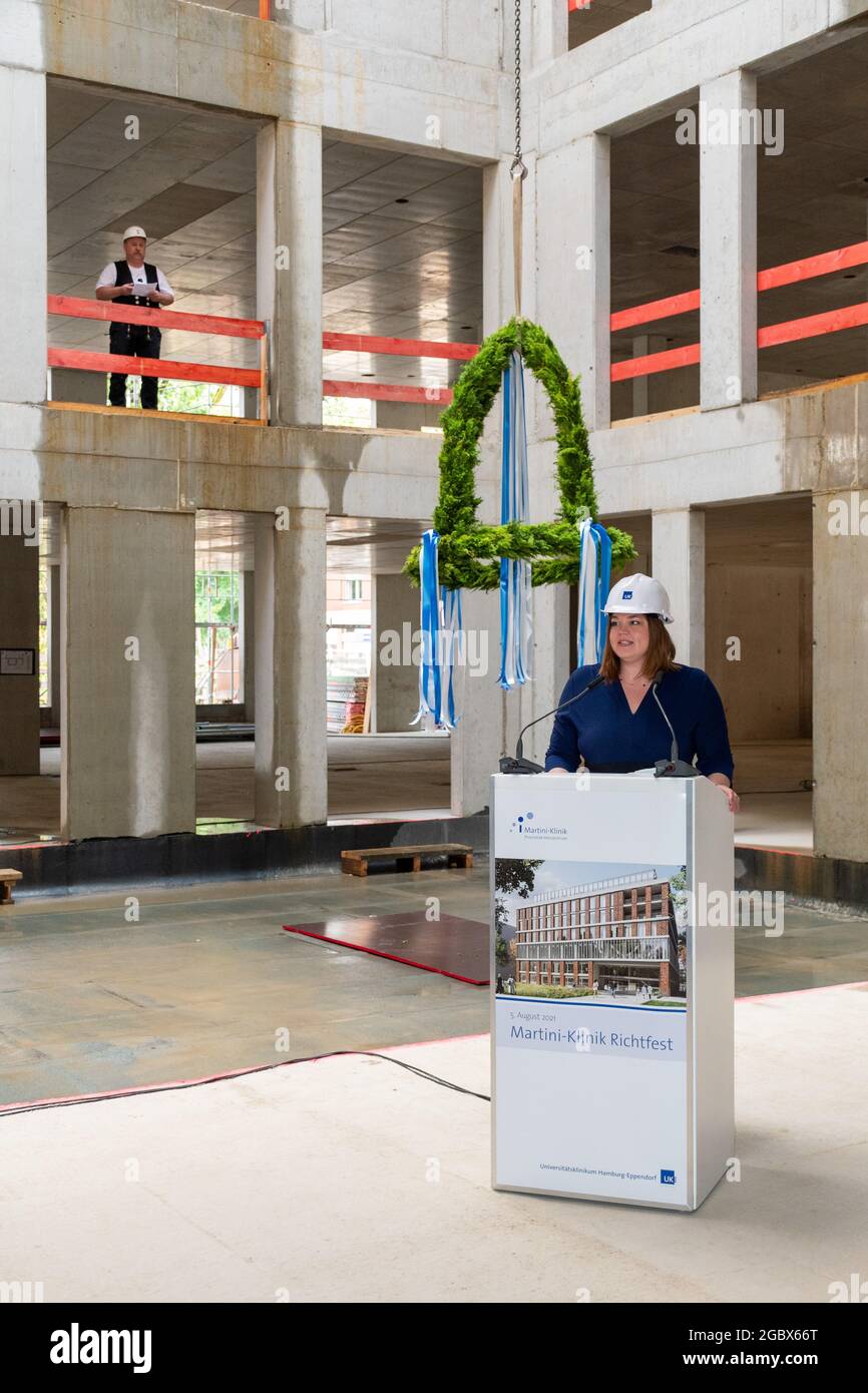 Wissenschaftssenatorin Katharina Fegebank beim Richtfest der MartiniKlinik am