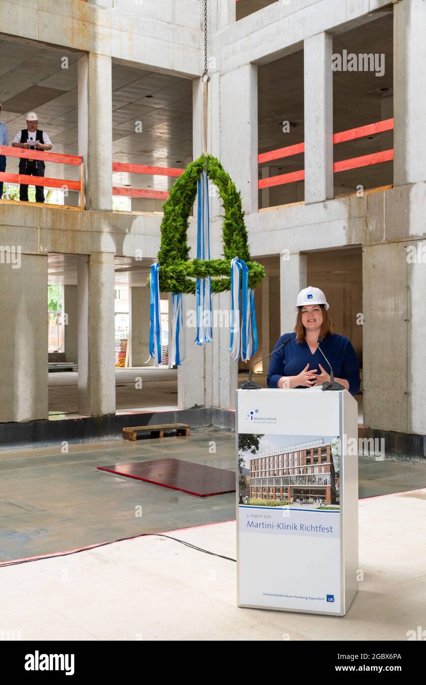 Wissenschaftssenatorin Katharina Fegebank beim Richtfest der Martini