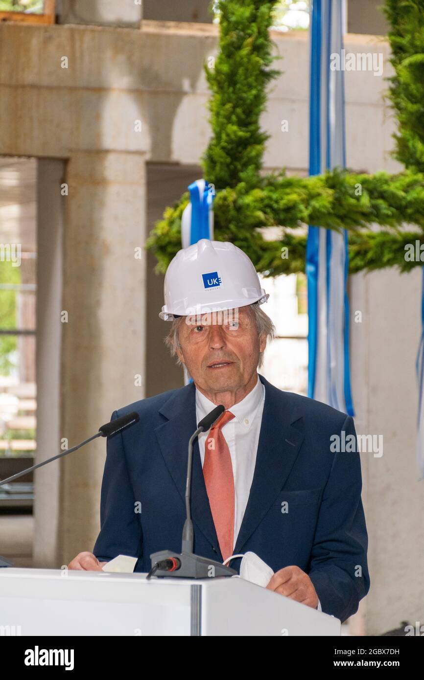Prof. Hartwig Huland, Gründer der MartiniKlinik beim Richtfest der
