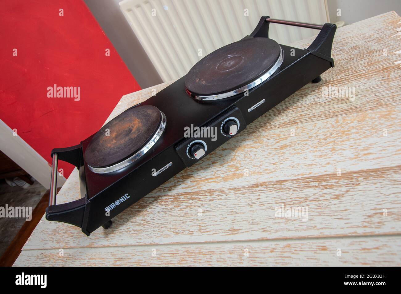 A Duronic electric two ring hot plate, a very useful temporary fix when the  kitchen was being made over Stock Photo - Alamy