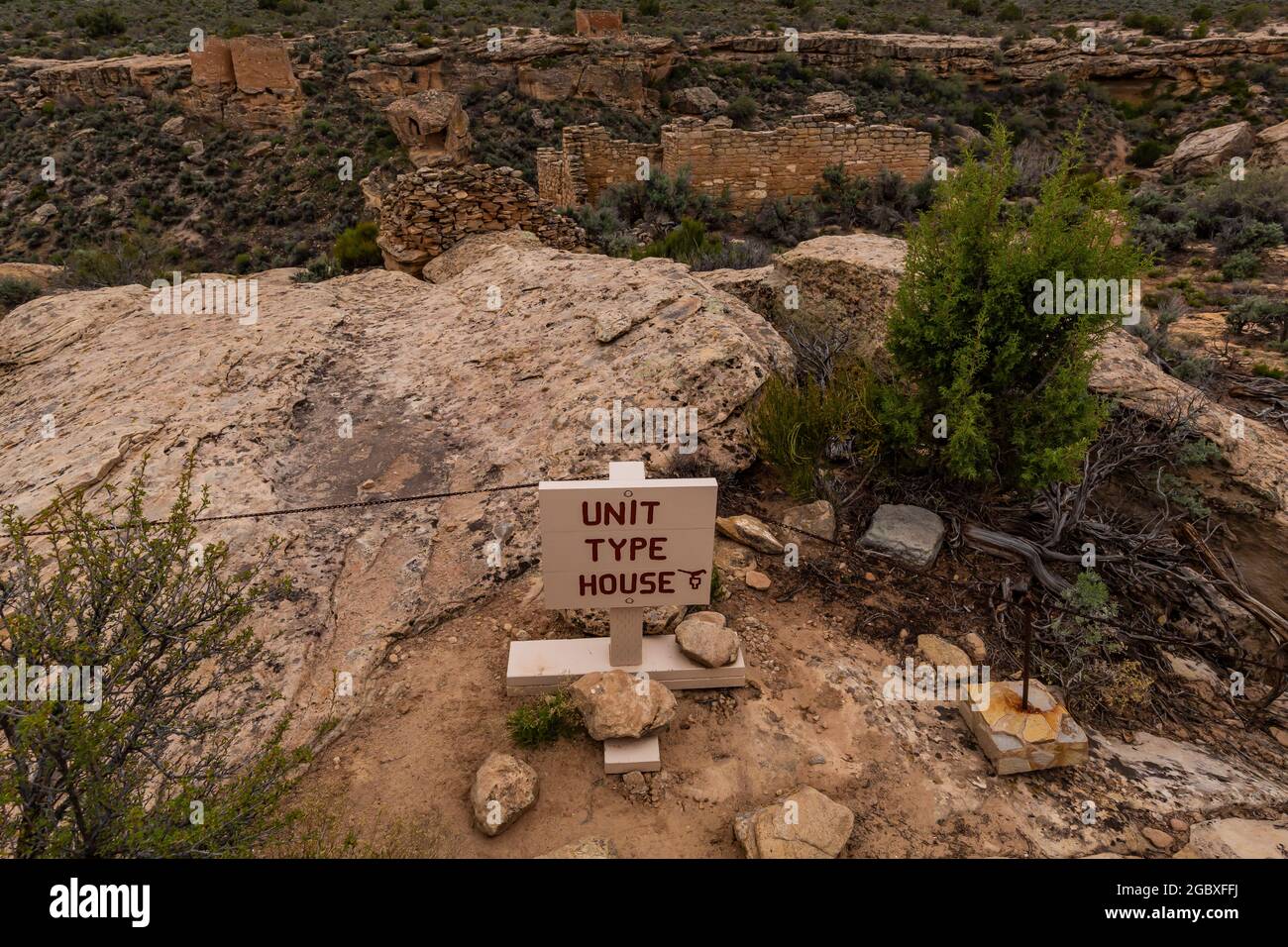 Unit Type House built by Ancient Puebloans along rim of Little Ruin Canyon of Hovenweep National Monument, Utah, USA Stock Photo