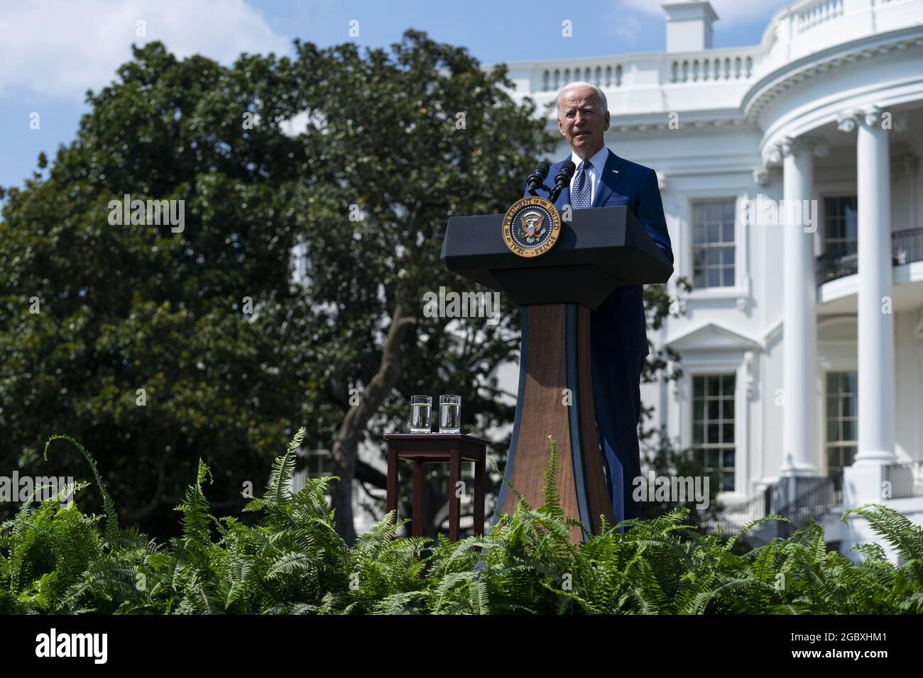 Washington, United States. 05th Aug, 2021. President Joe Biden delivers remarks on electric vehicles on the South Lawn of the White House in Washington, DC, on Thursday, August 5, 2021. President Biden announced a plan to reinstate tailpipe regulations in an effort to encourage Americans to move away from gasoline-powered cars and trucks to electric vehicles. Photo by Sarah Silbiger/UPI Credit: UPI/Alamy Live News Stock Photo