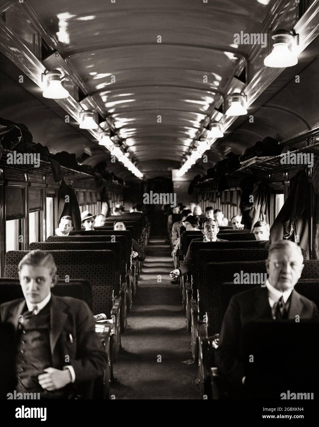 1930s COACH LOAD OF ANONYMOUS MALE PASSENGERS ON A NEW YORK CENTRAL RAILROAD COMMUTER TRAIN CAR SEATED LOOKING AT CAMERA - q74972 CPC001 HARS B&W MIDDLE-AGED MAN SELLING HEAD AND SHOULDERS CUSTOMER SERVICE CHOICE EXTERIOR LOAD PROGRESS A OF ON OCCUPATIONS UNIDENTIFIED CONNECTION CONCEPTUAL STYLISH ANONYMOUS MID-ADULT MID-ADULT MAN SALESMEN YOUNG ADULT MAN BLACK AND WHITE CAUCASIAN ETHNICITY COMMUTER NEW YORK CENTRAL OLD FASHIONED UNSMILING Stock Photo