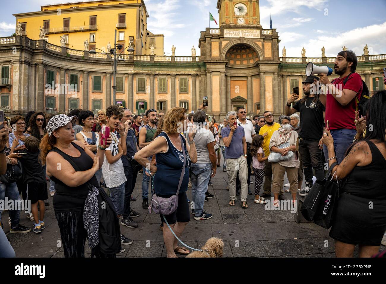 NAPLES, Italy. 05th Aug, 2021. In the absence of the march, the demonstrators 'No Green Pass' hammered a fake television, destroying it, in protest against the whole press, according to them subservient to the strong powers. "The state has allocated millions of euros to spread false news to the newspapers" is the accusation made by one of the organizers of the protest. Credit: Alessandro Barone/ Medialys Images/Alamy Live News Stock Photo