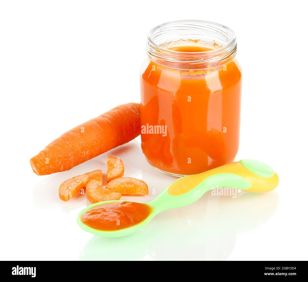 Baby puree with carrot isolated on white Stock Photo - Alamy