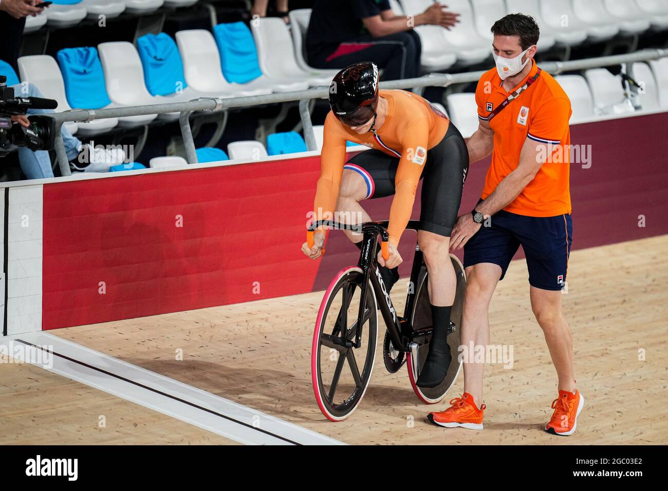 TOKYO, JAPAN - AUGUST 4: Harrie Lavreysen of the Netherlands competing on Men's Sprint 1/8 Finals during the Tokyo 2020 Olympic Games at the Izu Velodrome on August 4, 2021 in Tokyo, Japan (Photo by Yannick Verhoeven/Orange Pictures) NOCNSF Stock Photo