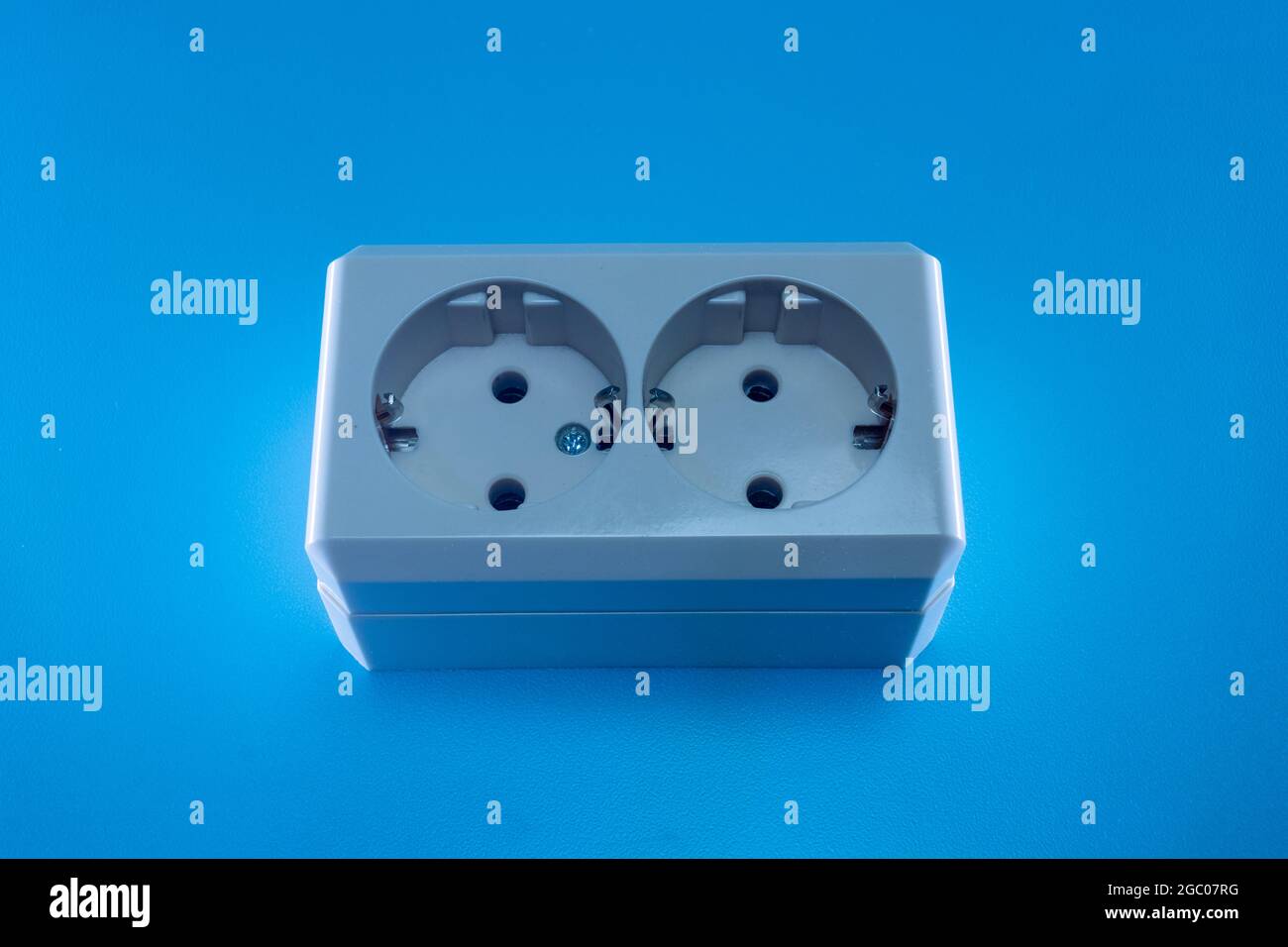 Categoría «Double electric socket» de imágenes, fotos de stock e  ilustraciones libres de regalías