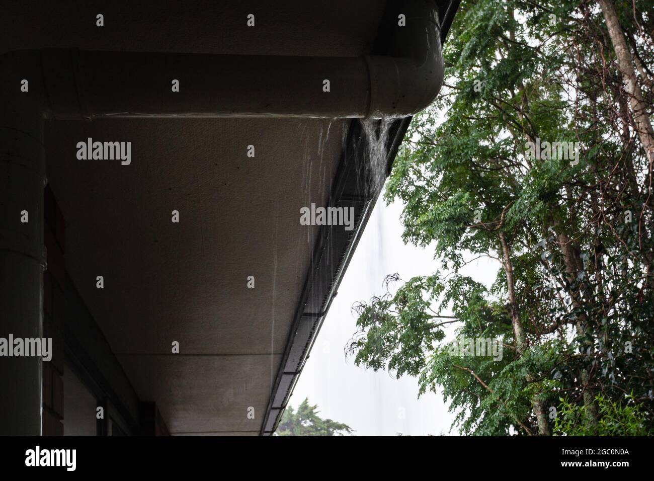 Heavy rain overflowing gutters hires stock photography and images Alamy
