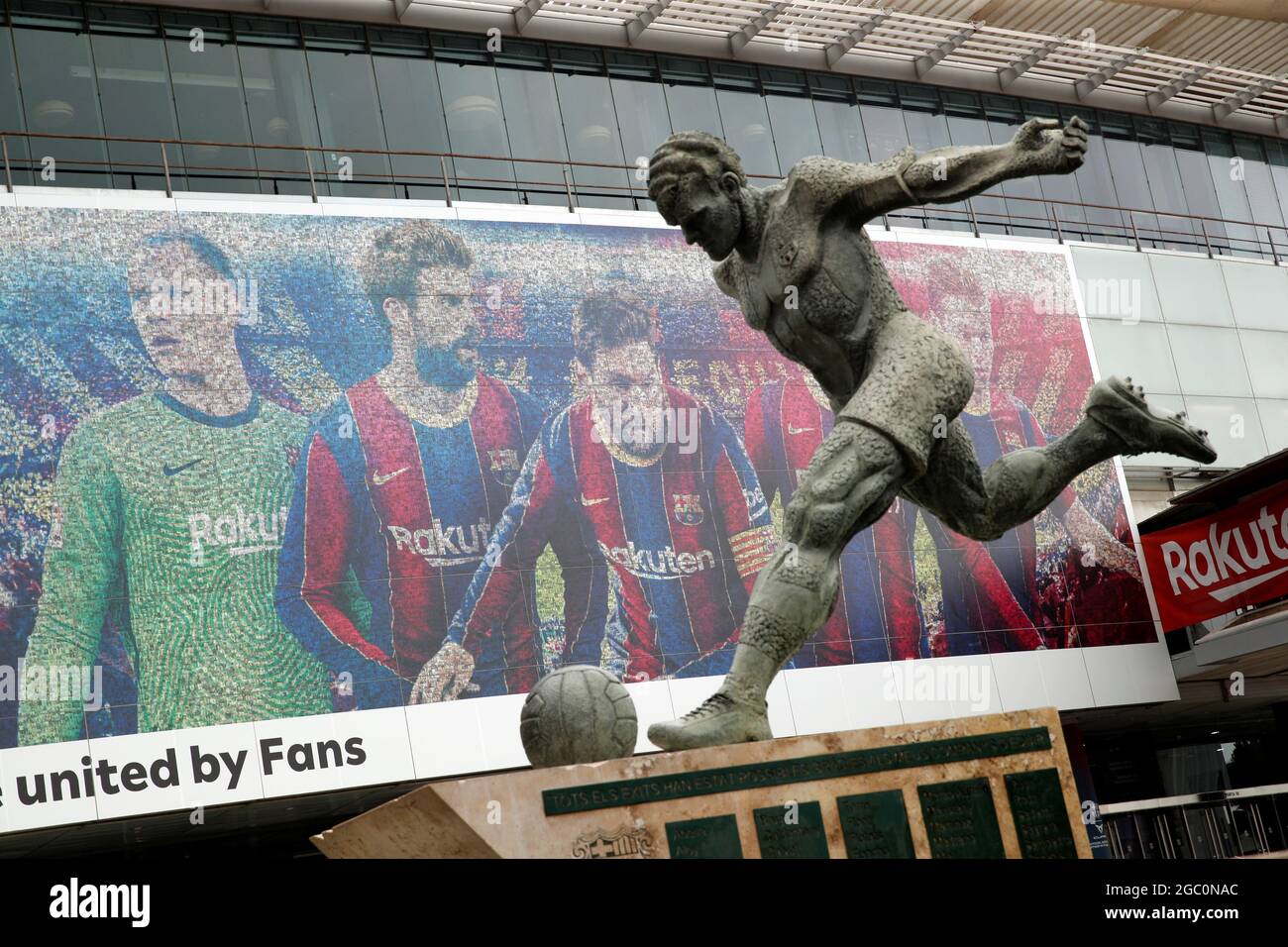 Messi statue hires stock photography and images Alamy