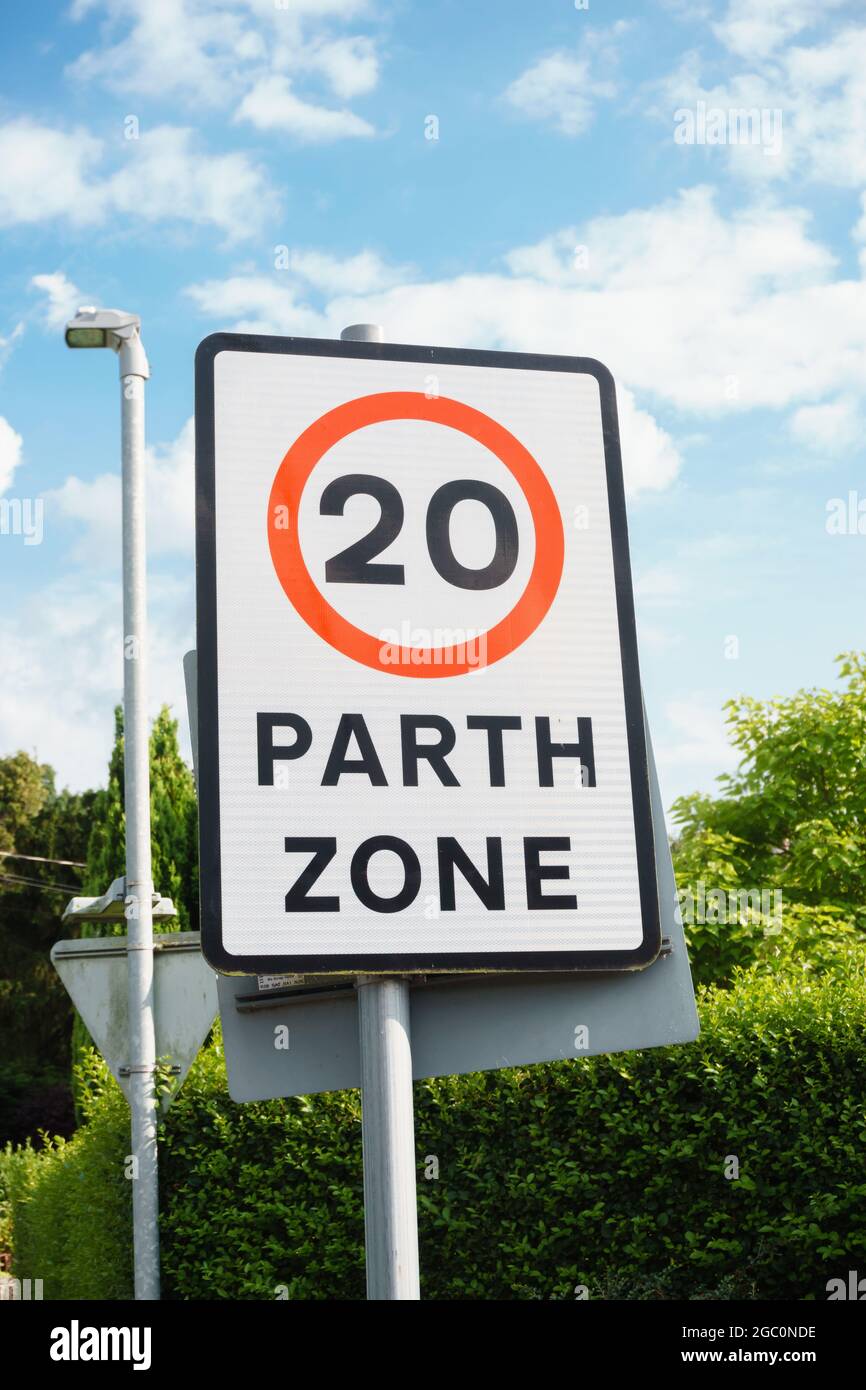 Urban 20 miles per hour speed limit sign Welsh and English language part of the Welsh government's plan to reduce speed limits in residential areas Stock Photo