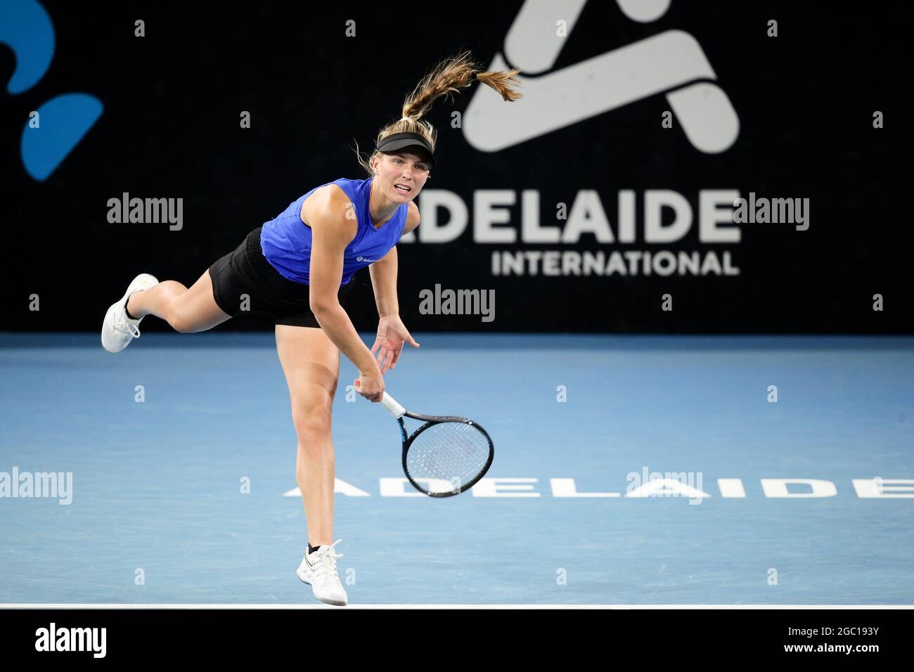 ADELAIDE, AUSTRALIA - FEBRUARY 24: Maddison Inglis of Australia plays a shot against Iga Swiatek of Poland during their singles match on day three of the Adelaide International tennis tournament at Memorial Drive on February 24, 2021 in Adelaide, Australia. (Photo by Peter Mundy/Speed Media/Icon Sportswire) Credit: Peter Mundy/Speed Media/Alamy Live News Stock Photo