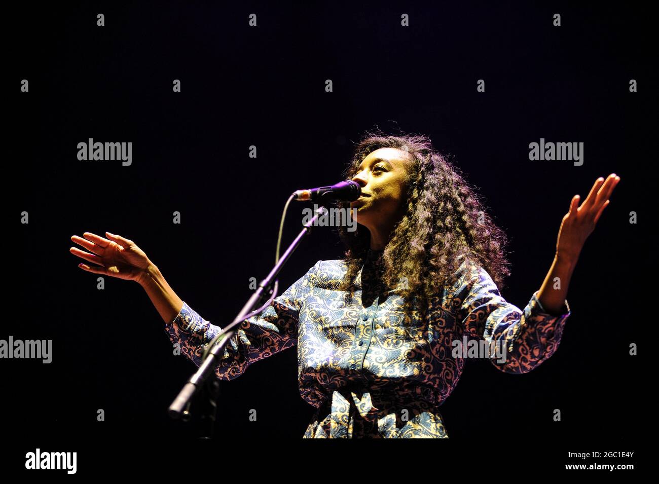 Corinne Bailey Rae Performing live at Sheffield Arena , Sheffield Stock Photo
