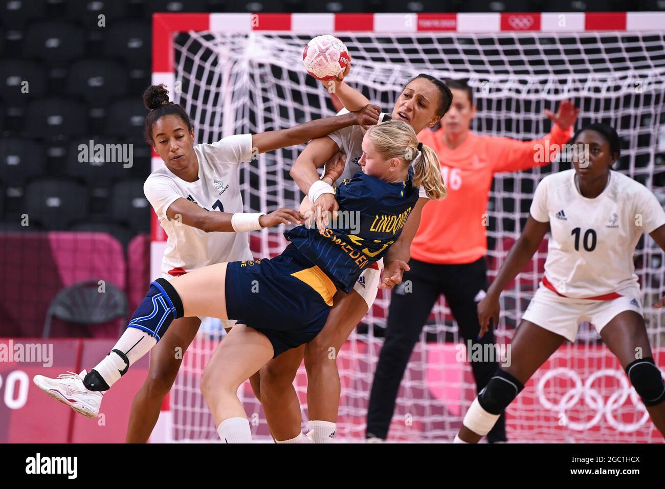 Tokyo, Japan. 6th Aug, 2021. Emma Lindqvist (3rd L) of Sweden vies for the ball during the handball women's semifinal between France and Sweden at the Tokyo 2020 Olympic Games in Tokyo, Japan, Aug. 6, 2021. Credit: Guo Chen/Xinhua/Alamy Live News Stock Photo