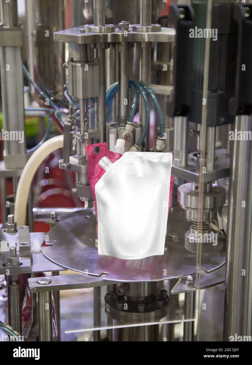 Automated spout pouch filling machinery. Industrial spouted pouch