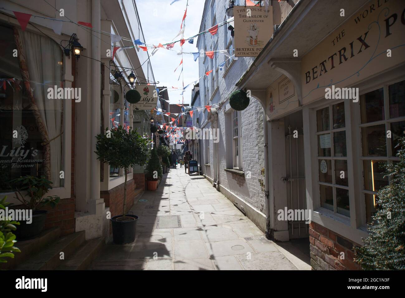 A narrow alleyway with small shops in Gloucester in the United Kingdom Stock Photo