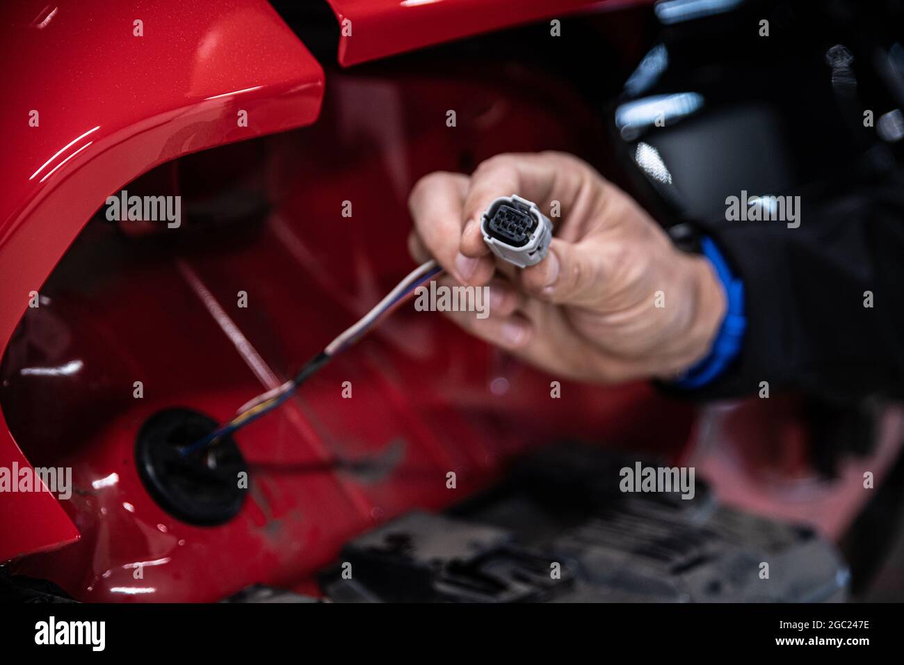 Mechanic man repairing car hi-res stock photography and images - Alamy